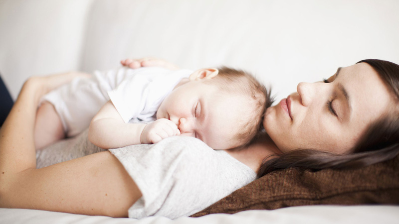 Ngủ đủ giấc giúp các mẹ giảm cân sau sinh thành công và hiệu quả