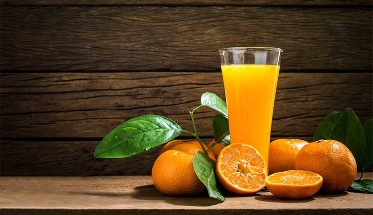 Nước cam cung cấp vitamin A và D tự nhiên cực tốt